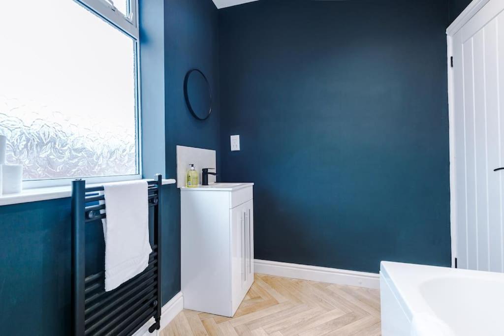 Holiday home Salford Sanctuary 5 Bed House *